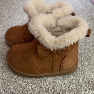 Wonder Nation Tan Kids Boots with Cream Fur